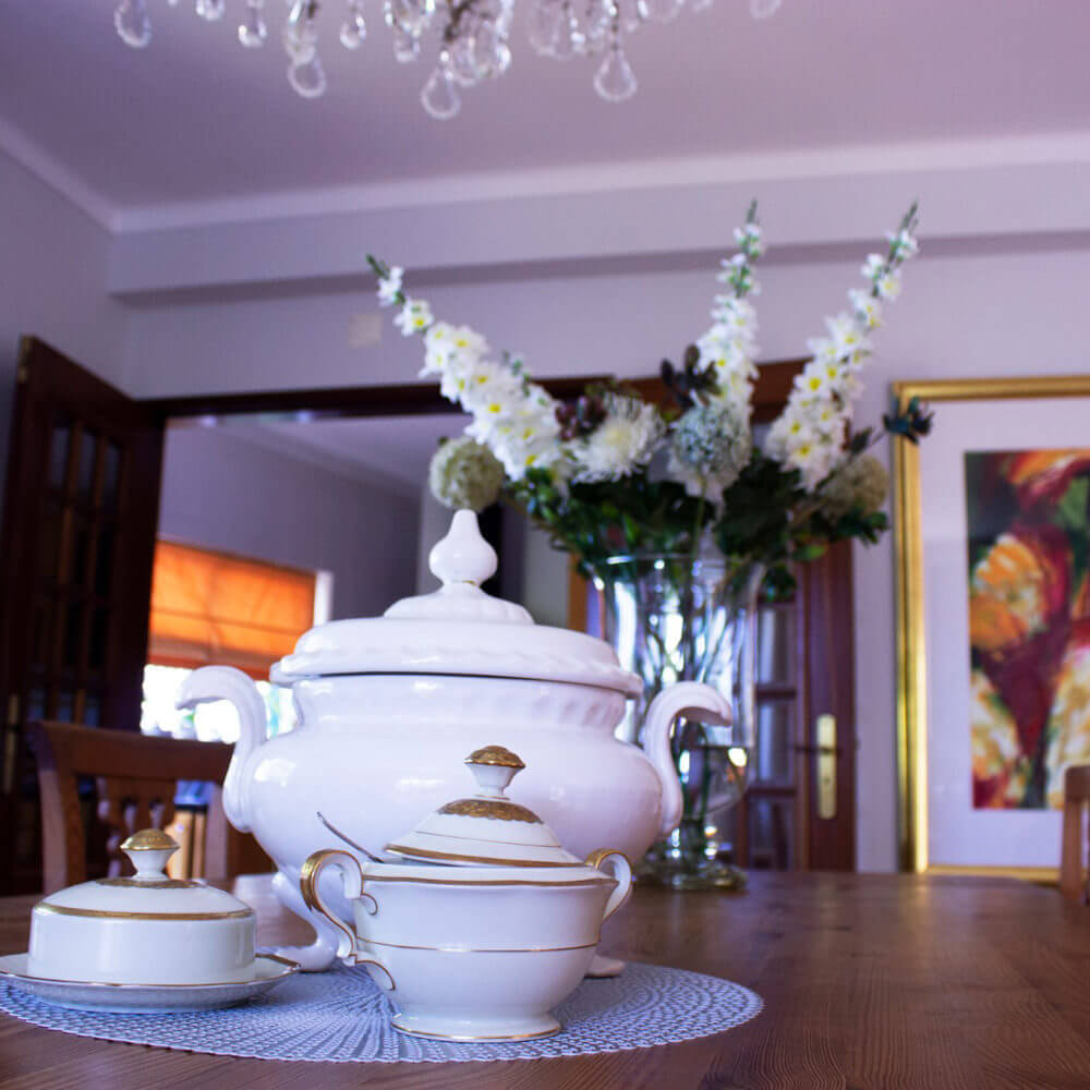 Decoração selecionada para um ambiente sofisticado, confortável e tranquilo Decoração selecionada para um ambiente sofisticado, confortável e tranquilo